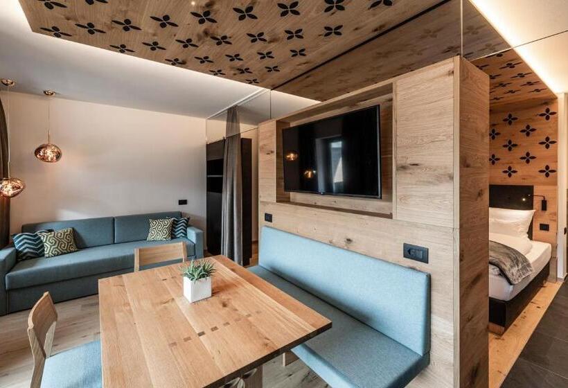 带1个卧室的带阳台的公寓, Apartments Aois 4 Elements Suits