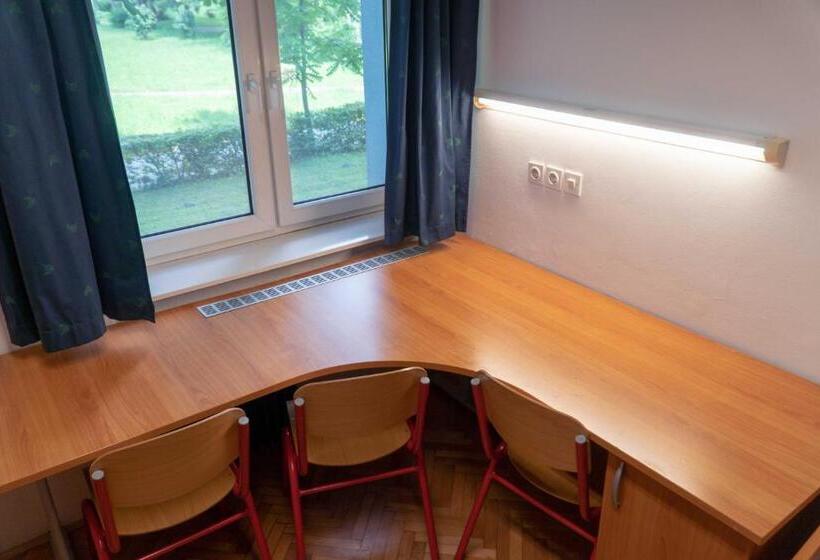 اتاق استاندارد یک نفره, Dijaški Dom Bežigrad Ljubljana Hostel
