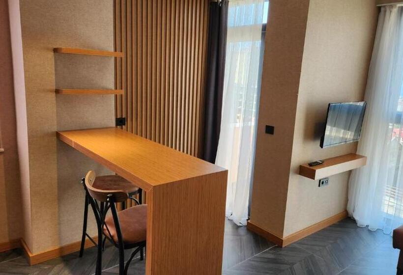 Quarto Deluxe com Sacada, Ferah Residence