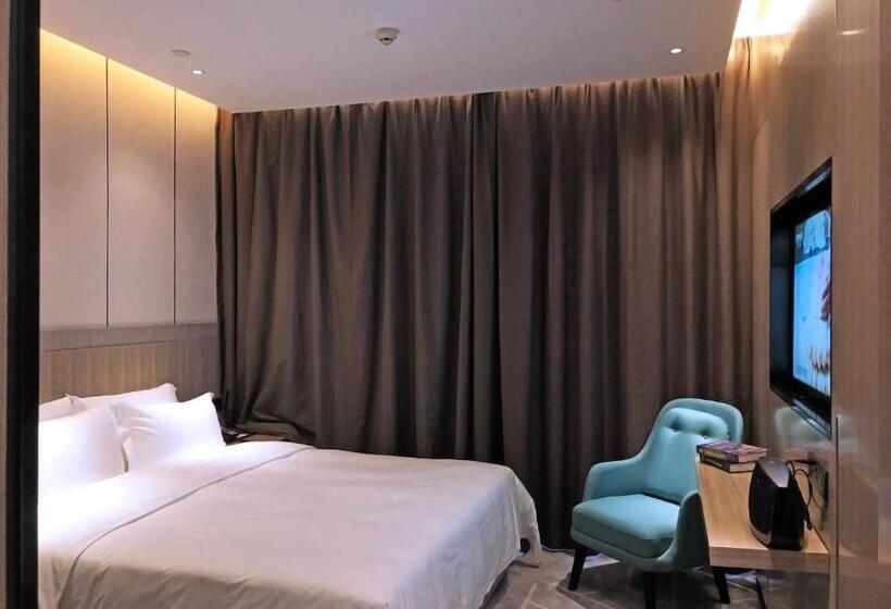 Номер Superior, Paco Hotel Guangzhou Baiyun Airport Liantang Metro