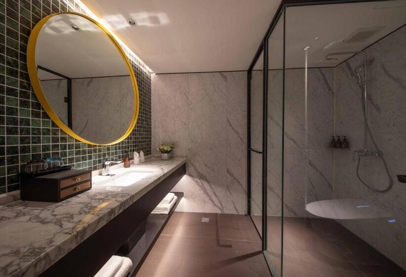 اتاق سوپریور با تخت بزرگ, Jinglai Bushe Hotel Bund Nanjing West Road Shanghai