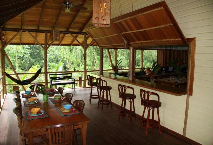 غرفة ديلوكس مطلّة علي الحديقة, Bluff Beach Retreat