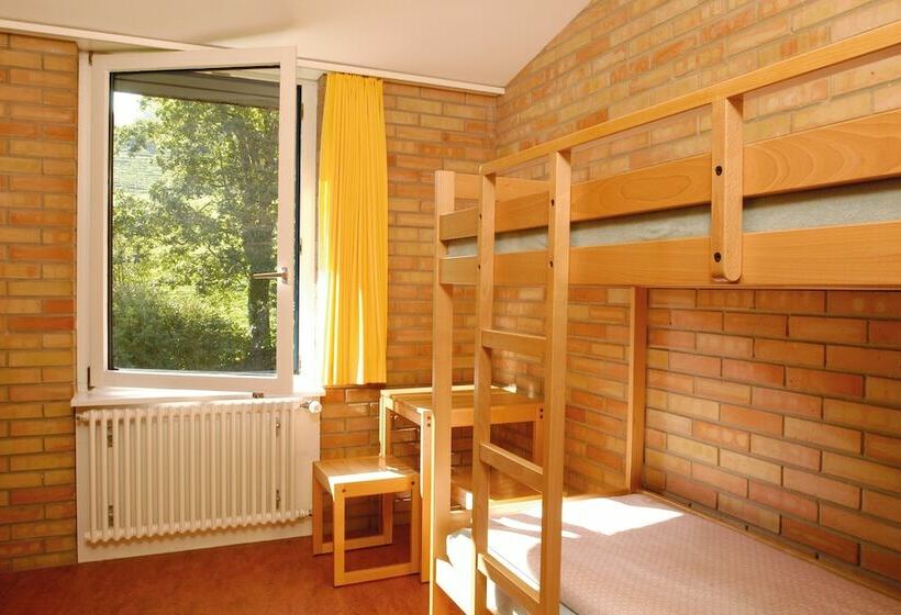 标准四人间共用浴室, St. Gallen Youth Hostel