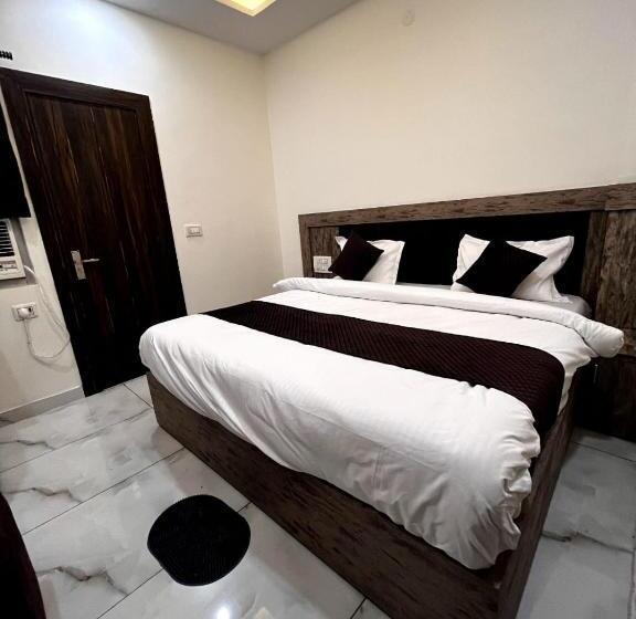 اتاق اکونومی, Fabhotel Dev Palace