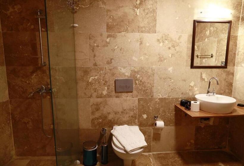 Quarto Estandar, Hydros Cave Suit
