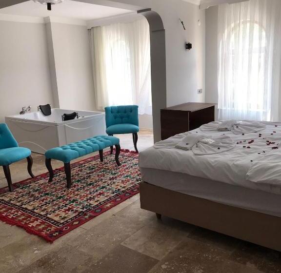 Quarto Estandar Cama King, Hydros Cave Suit