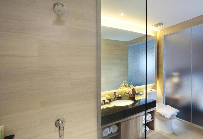Номер Superior с Балконом, Swissbelinn Karawang