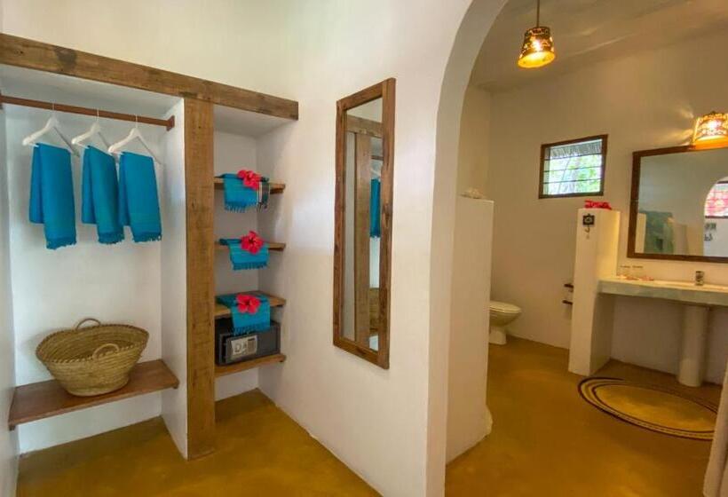 بانگلوی استاندارد با چشم‌انداز دریا, Butiama Beach Lodge