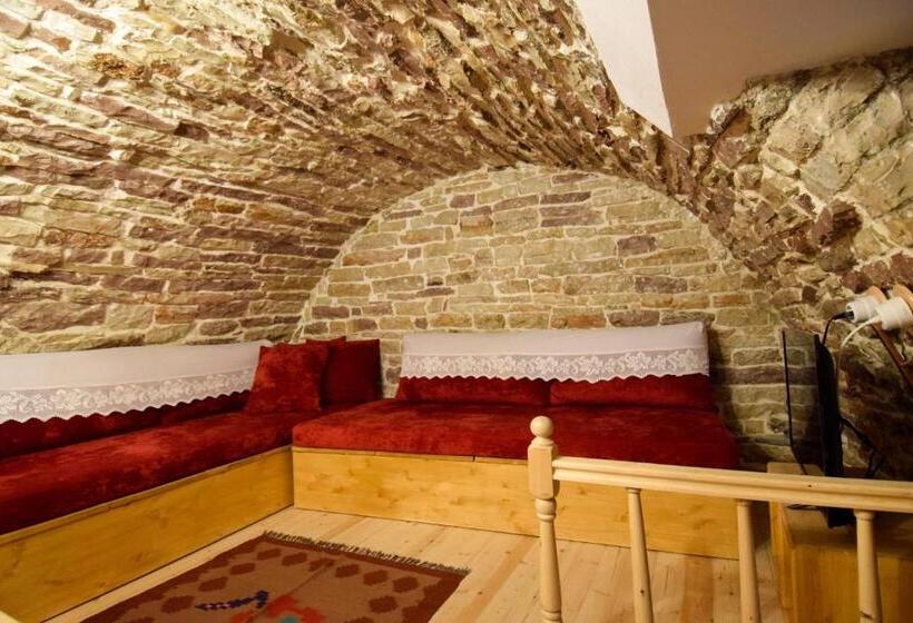패밀리 스위트, Aqueduct Inn