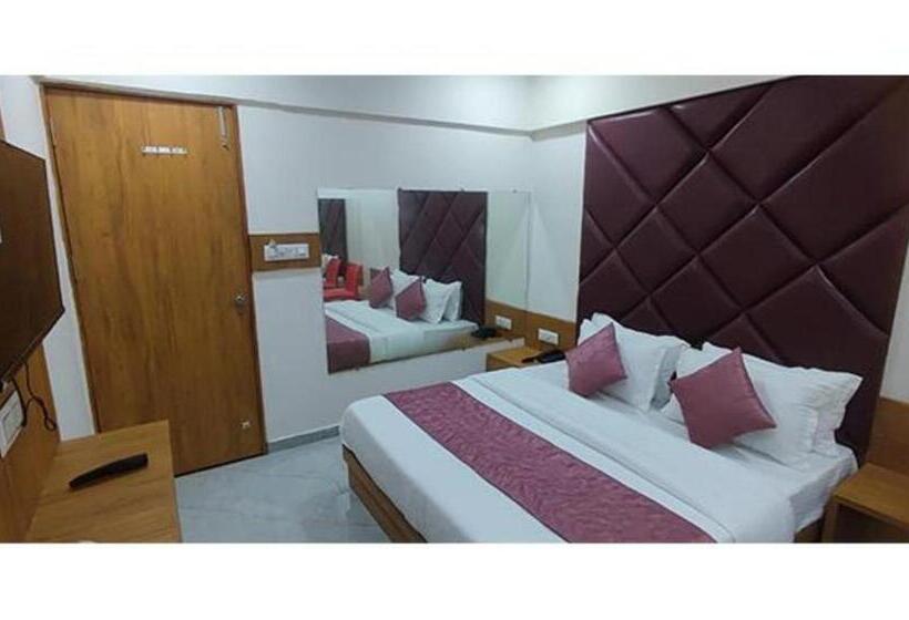 اتاق لوکس, Fabhotel Crystal I   Gandhinagar