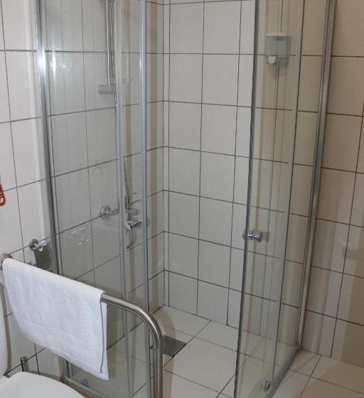 标准三人间, Polem Otel