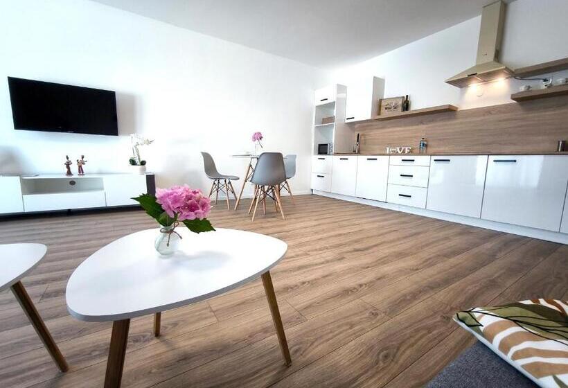 Апартаменты 1 Спальня с Балконом, Apartmány Karpatia S Privátnym Parkovaním