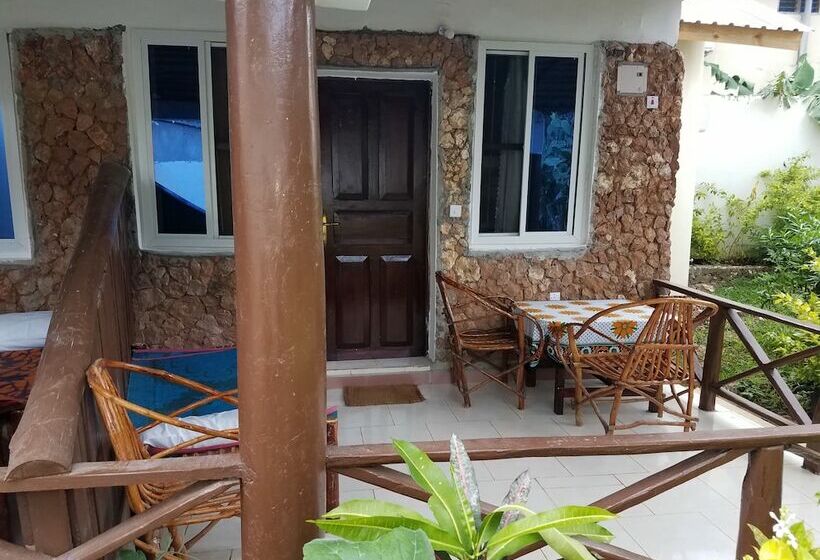 اتاق استاندارد سه نفره, Baraka Beach Bungalows