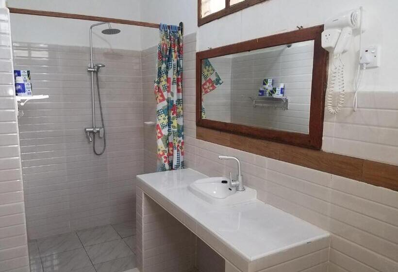 اتاق استاندارد سه نفره, Baraka Beach Bungalows