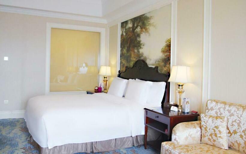 Номер Superior Кровать Кинг, Crowne Plaza Ocean Spring Resort, An Ihg