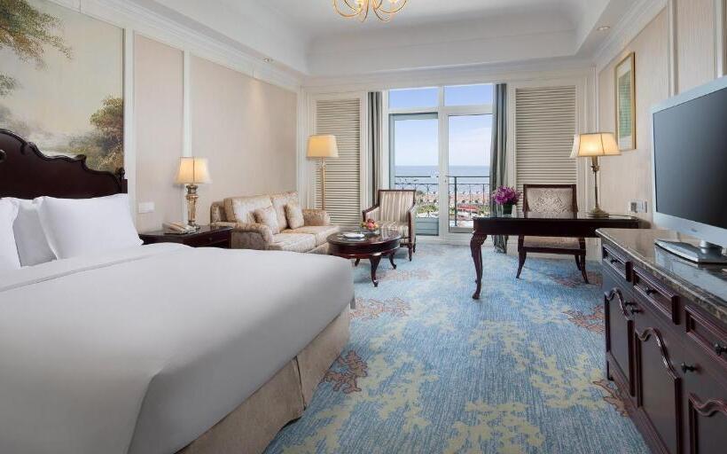 Номер Клуб Вид на Море, Crowne Plaza Ocean Spring Resort, An Ihg