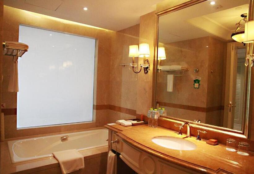 Номер Клуб, Crowne Plaza Ocean Spring Resort, An Ihg