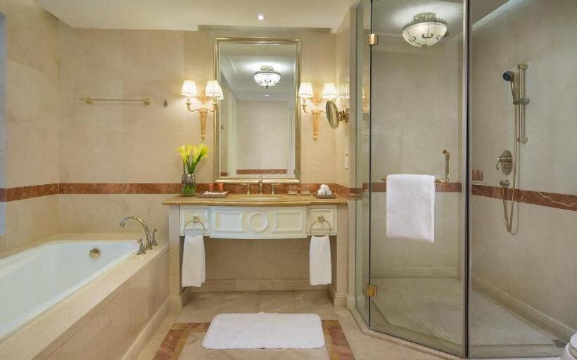 Люкс Superior, Crowne Plaza Ocean Spring Resort, An Ihg