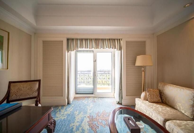 Номер Клуб Вид на Море, Crowne Plaza Ocean Spring Resort, An Ihg