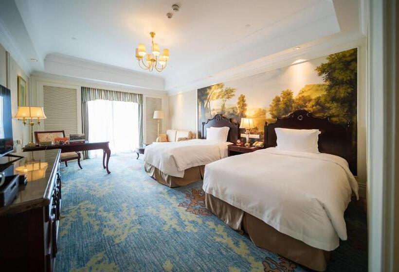 Номер Клуб, Crowne Plaza Ocean Spring Resort, An Ihg