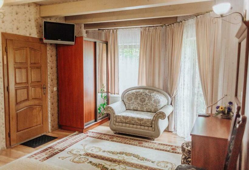 اتاق استاندارد با بالکن, Velyka Vedmedytsya