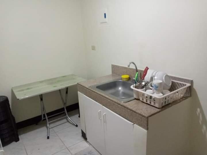 스탠다드 스튜디오, Flora S Place In Winland Towers Condominium