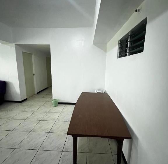 침실 3개 아파트, Flora S Place In Winland Towers Condominium