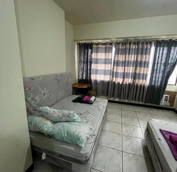 패밀리 스튜디오, Flora S Place In Winland Towers Condominium