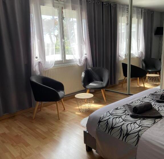 Номер Стандарт, Chambres De L Enclose