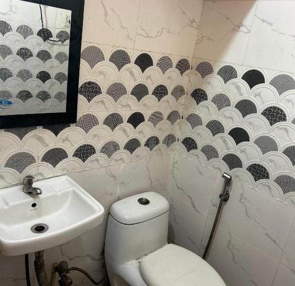 单人经济间, Nattan Niwas