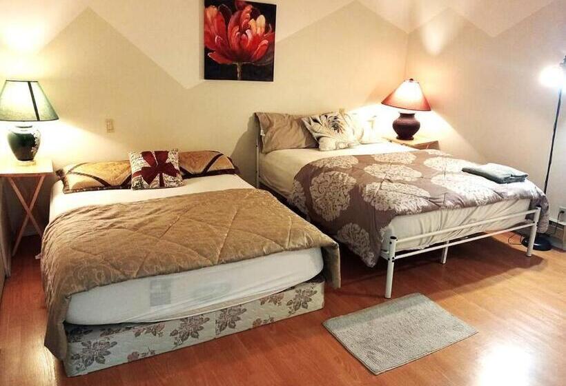 Quarto Familiar, Beautiful Spacious Family Room With Insuite Bathroom  Near Guildford Mall F3