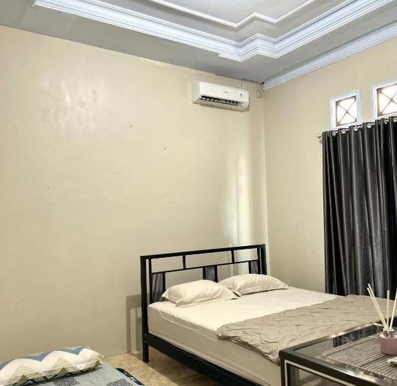带大床的豪华间, Harmoni Guest House Tumpak Sewu