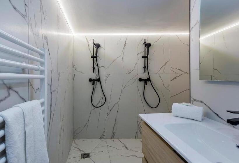 اتاق استاندارد با وان آب گرم, Suite Romantique Balnéo Centre Lyon