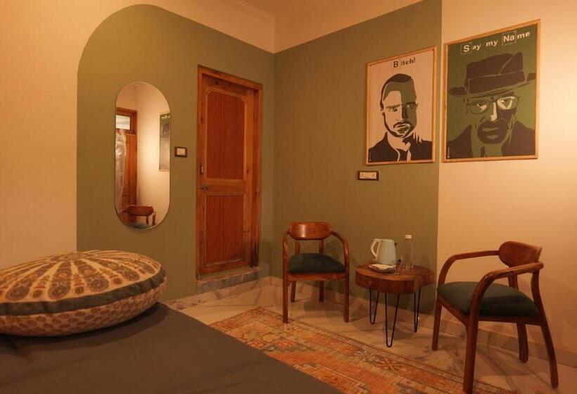 デラックスルーム, The Trippy Tribe Riverside Hostel Kasol