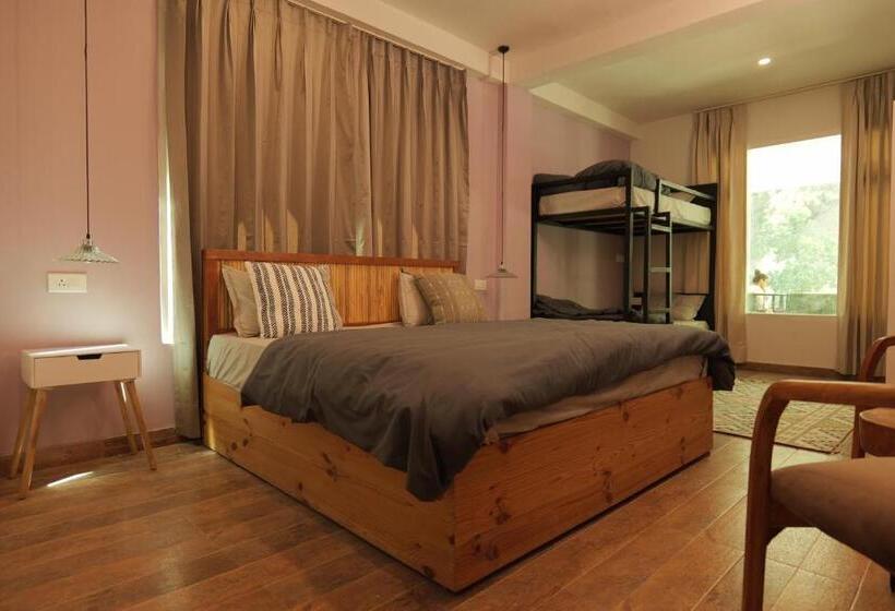 スタンダード４人部屋, The Trippy Tribe Riverside Hostel Kasol