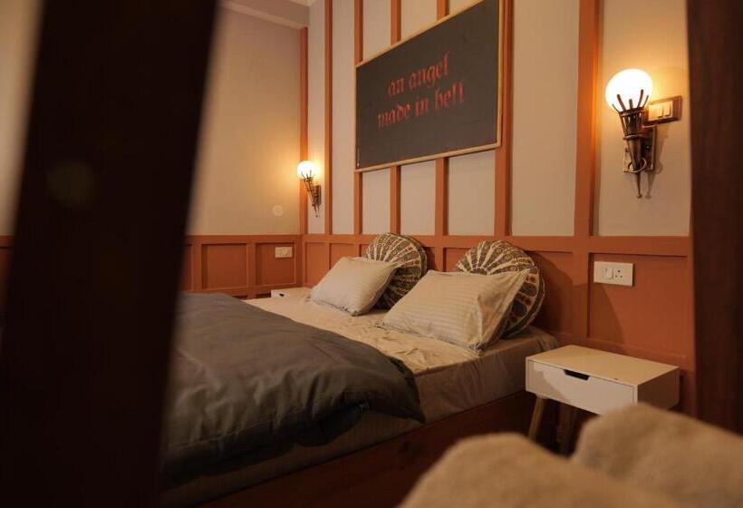スタンダードルーム, The Trippy Tribe Riverside Hostel Kasol