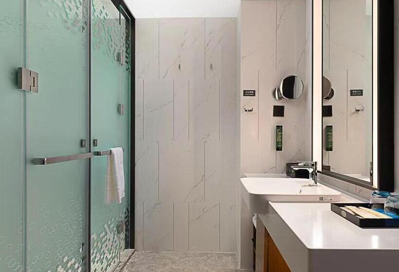 Номер Deluxe, Hampton By Hilton Guigang