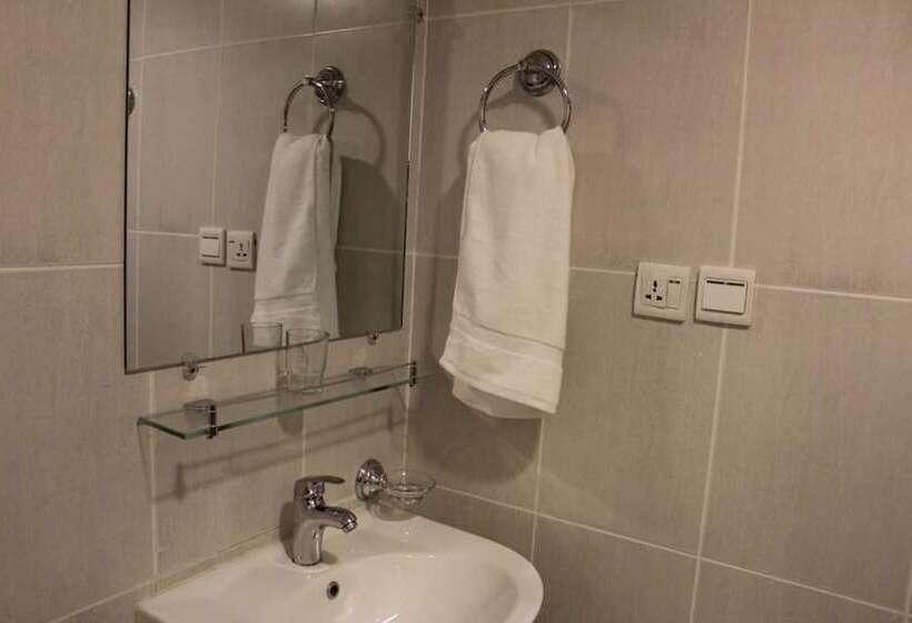 Standard Room, Diplomat