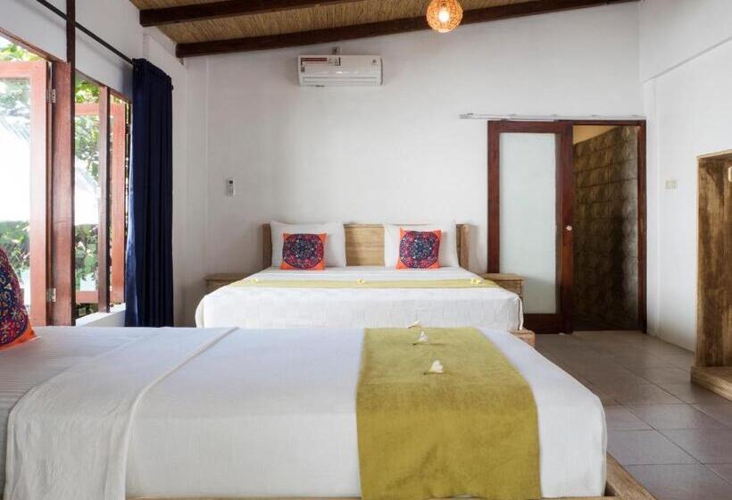 Трехместный Номер Deluxe Вид на Море, Gili Turtle Beach Resort