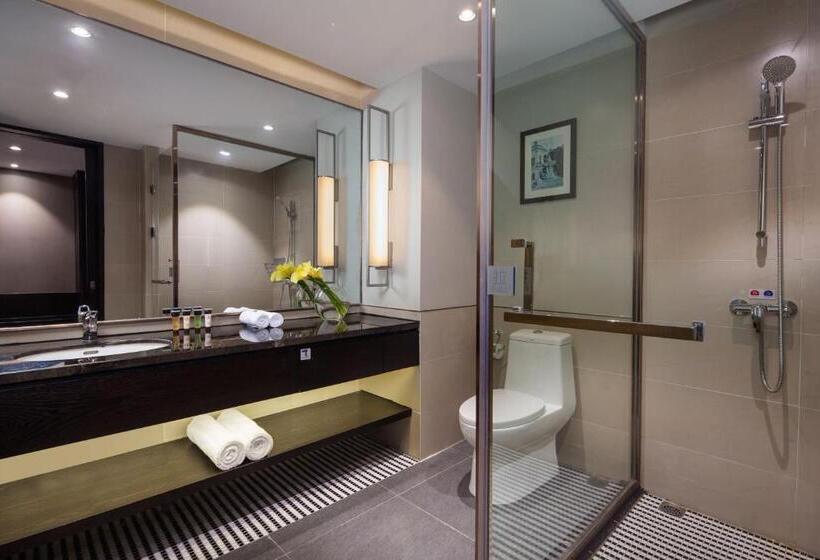 キングサイズベッドのスイートルーム, Ramada Shanghai Songjiang