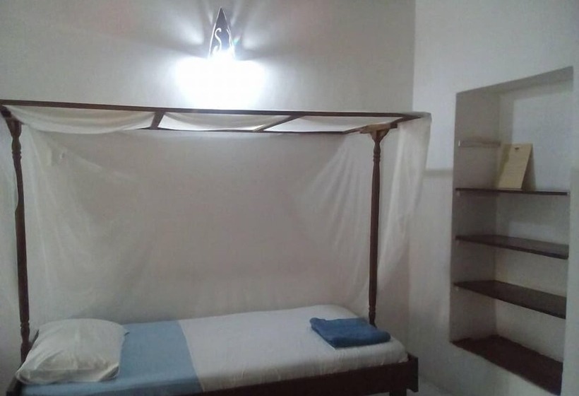اتاق استاندارد سه نفره, Kiponda B&b