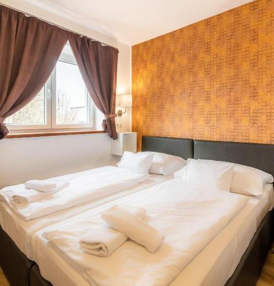 اتاق استاندارد سه نفره, Autohof 171 Hotel Hegyeshalom