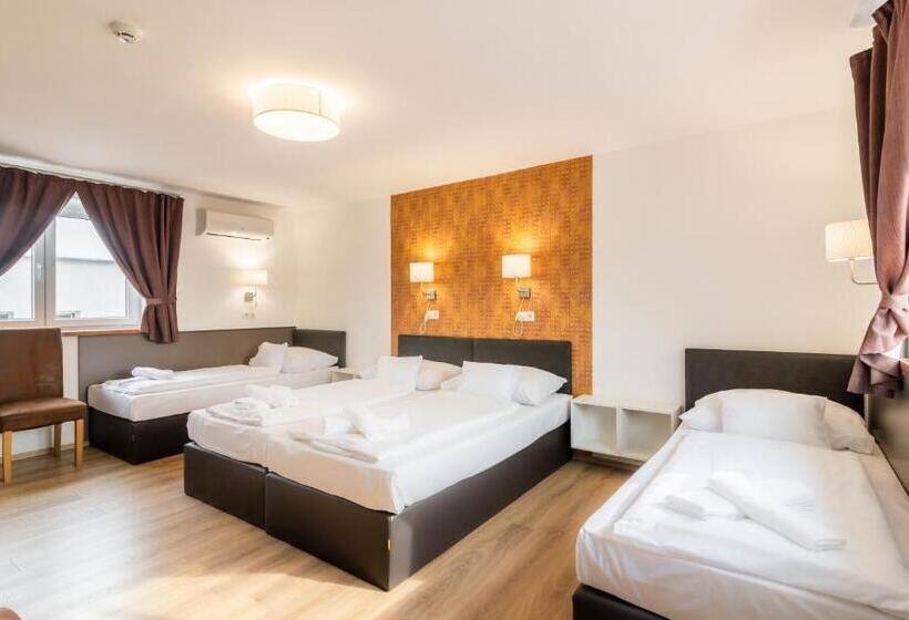 اتاق استاندارد چهار تخته, Autohof 171 Hotel Hegyeshalom