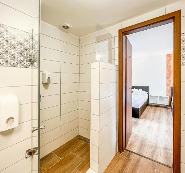 Habitación Cuádruple Estándar, Autohof 171 Hotel Hegyeshalom
