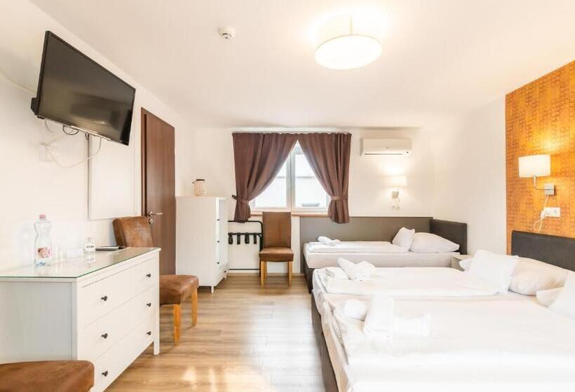 Habitación Cuádruple Estándar, Autohof 171 Hotel Hegyeshalom