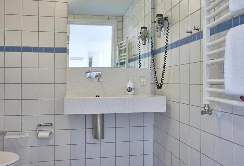 标准三人间, Bb Hotel Aarhus Havnehotellet