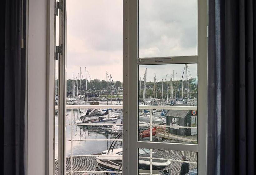 标准三人间, Bb Hotel Aarhus Havnehotellet