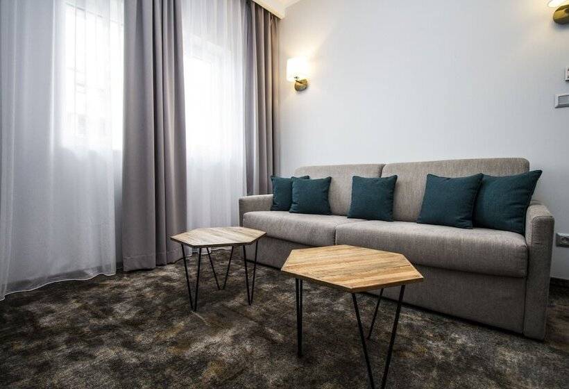 Номер Комфорт Вид на Бассейн, Best Western Plus Premium Inn
