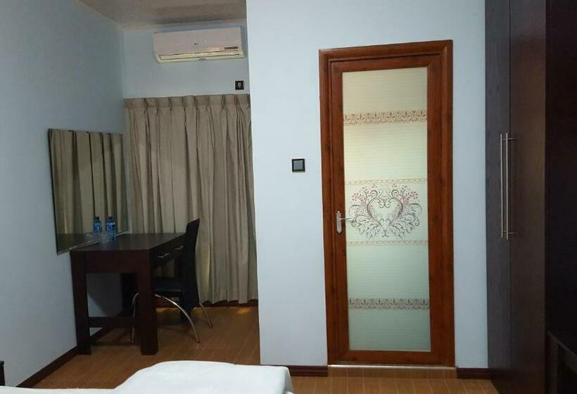 اتاق استاندارد, White City Inn