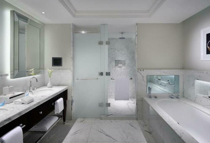 Номер Deluxe, Kempinski The Boulevard Dubai